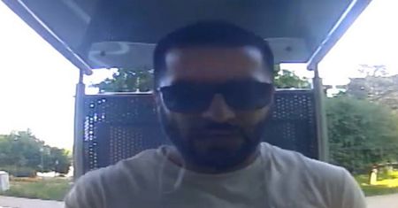 Nagrany przy bankomacie. Policja szuka tego oszusta