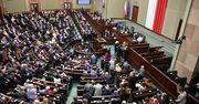 "Bawcie się sami w tej piaskownicy". Awantura w Sejmie o "lex Tusk"