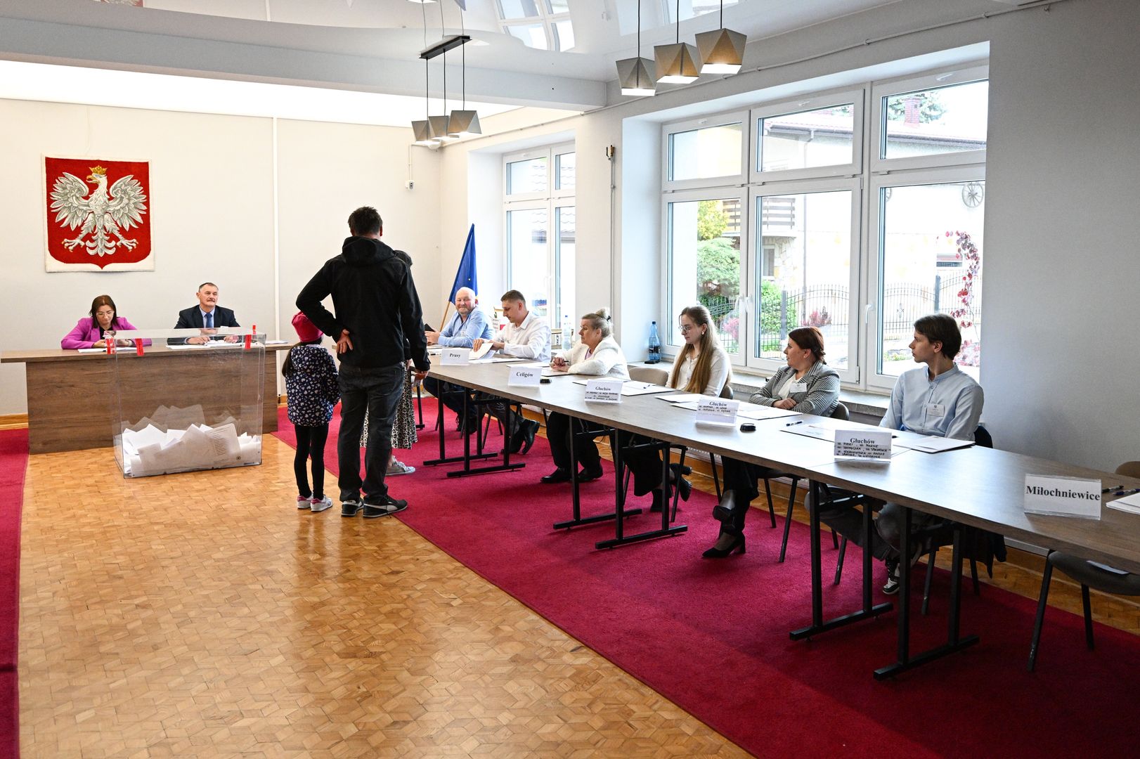 g�osowanie w wyborach prezydenta RP
G�uch�w, 18.05.2025. Wybory prezydenta RP - I tura.  G�osowanie w lokalu wyborczym w G�uchowie k. Rawy Mazowieckiej, 18 bm. Trwa g�osowanie w I turze wybor�w prezydenta RP. Do jego zako�czenia obowi�zuje cisza wyborcza. (aldg) PAP/�ukasz Szel�g
�ukasz Szel�g
g�os, g�osowa�, g�osowanie, I tura, lokal wyborczy, prezydenckie, prezydenta rp, wybory
