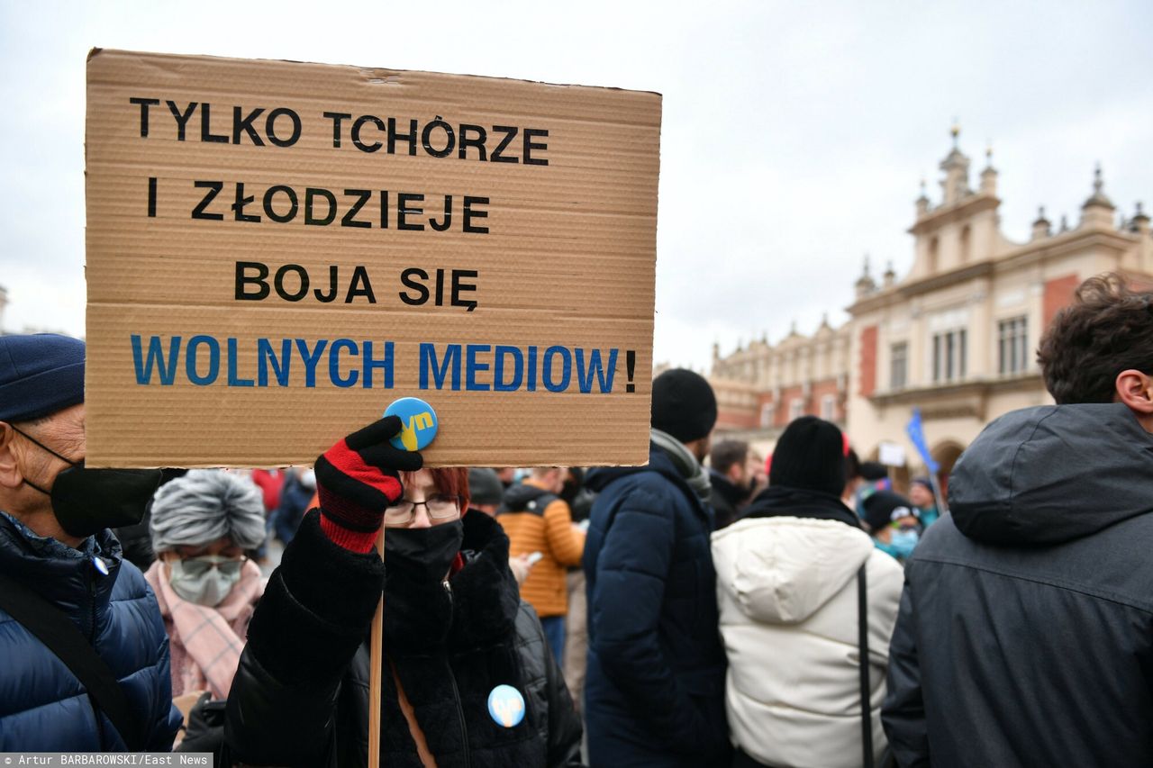 Protest w obronie wolnych mediów w Krakowie 