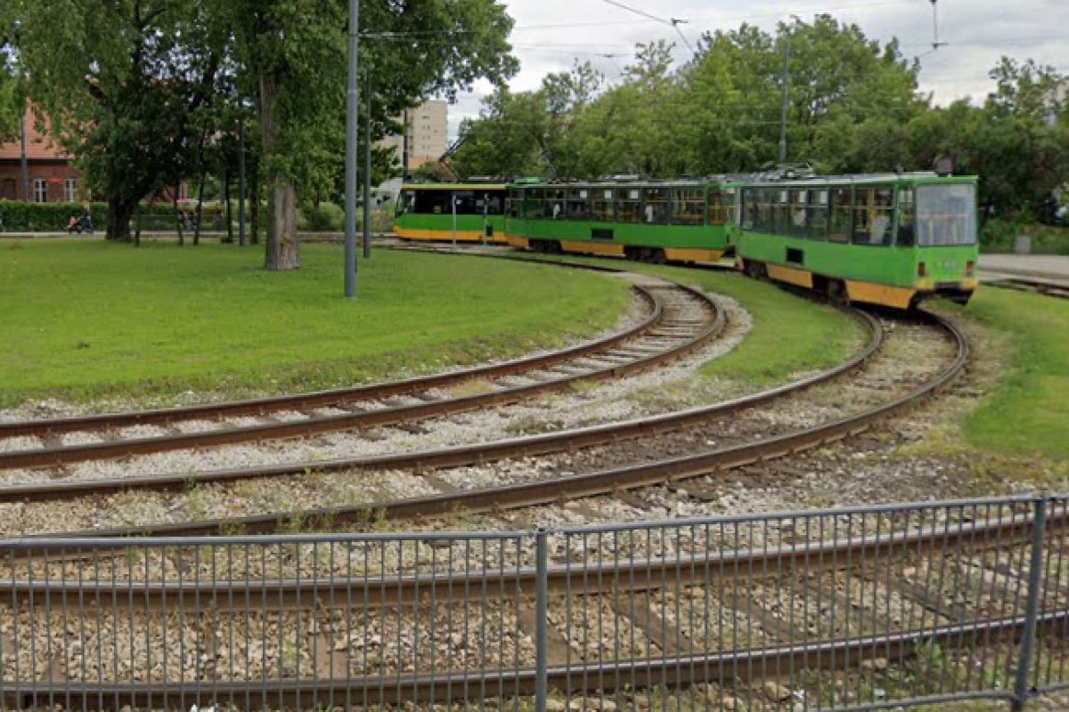 Nastolatek stracił przytomność i upadł na torowisko. ''Ludzie, jesteście cudowni''