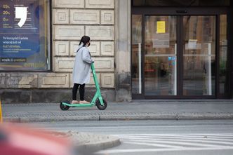 Nowe przepisy o hulajnogach elektrycznych wkrótce wejdą w życie. Oto, co się zmieni