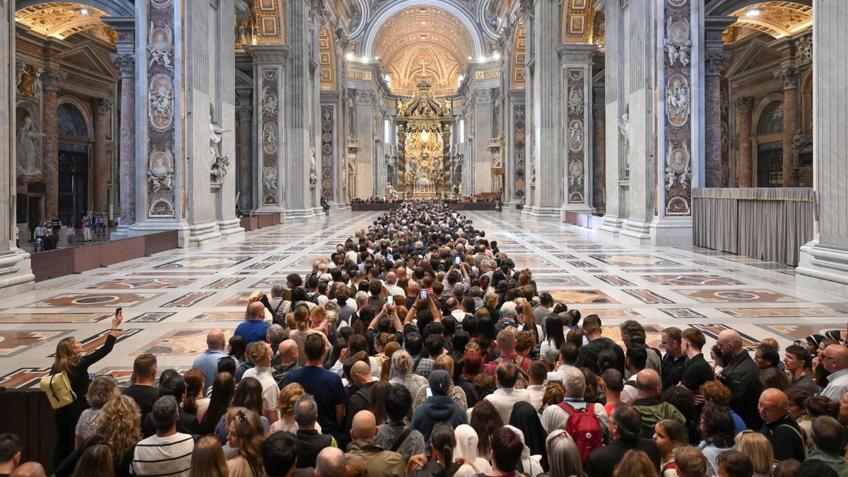 Kto zapłaci za pogrzeb papieża? Tajemniczy zapis w testamencie