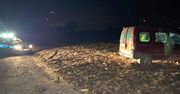 Stracił panowanie na zakręcie – auto dachowało, 19-latek w szpitalu