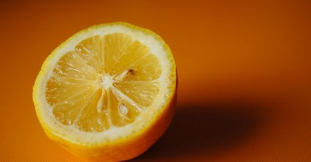Dieta cytrynowa prosto z Hollywood. Oczyszczanie organizmu z toksyn, jadłospis, zasady, zalety