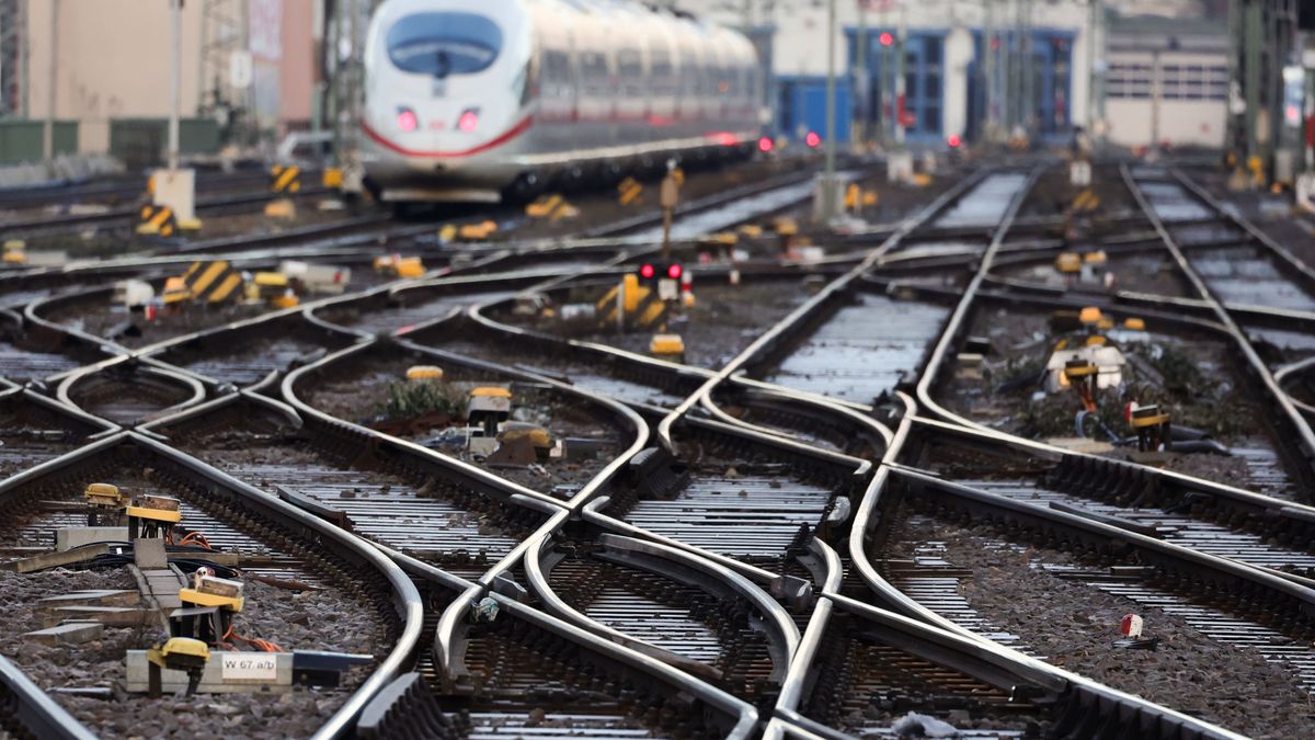 Germany Faces 64-Hour Railway StrikeCOLOGNE, GERMANY - JANUARY 10: A train is parked on almost empty tracks at the city's main railway station on the first day of a 64-hour railway strike on January 10, 2024 in Cologne, Germany. The GDL labour union of locomotive drivers has launched the strike against Germany's state railway system Deutsche Bahn following recent negotiations over pay and working hours that the GDL claims has only produced inadequate proposals from Deutsche Bahn. The strike is due to end at 6pm on Friday. (Photo by Andreas Rentz/Getty Images)Andreas Rentzbestof, topix