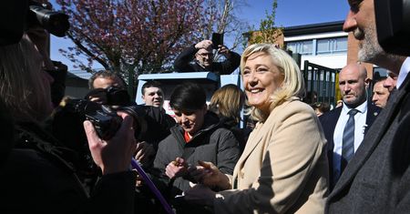 Zadał Le Pen niewygodne pytanie. Zdecydowana reakcja ochrony