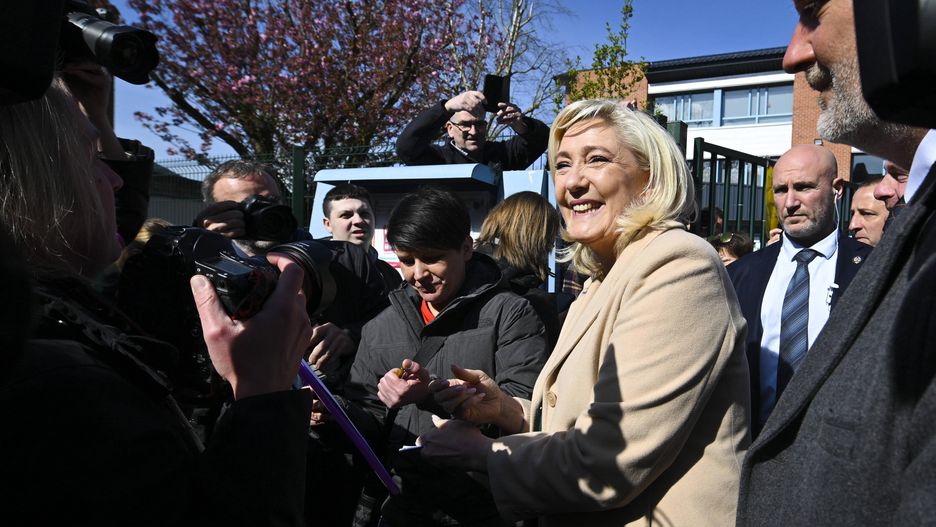 Marine Le Pen po wyjściu z głosowania