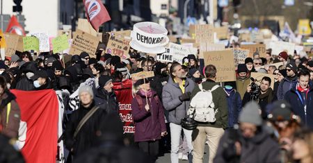 Tysiące Niemców na ulicach. Protestują przeciwko "paktom z faszystami"