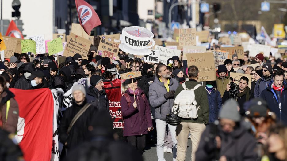 Tysiące Niemców na ulicach. Protestują przeciwko "paktom z faszystami"