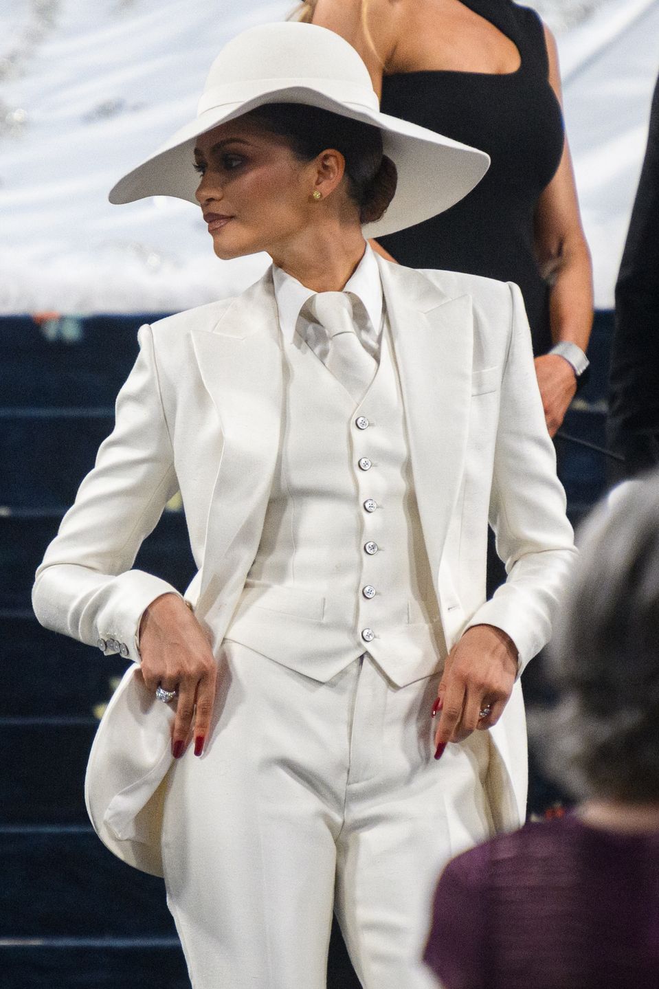 Zendaya postawiła na biały garnitur