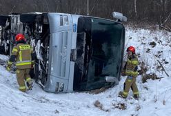 Wypadek autokaru w Bieszczadach. 19 osób jest poszkodowanych