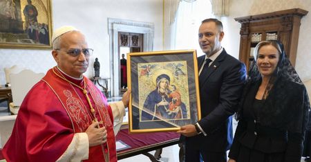 Nawrocki spotkał się z papieżem. Prezydent wręczył mu prezent