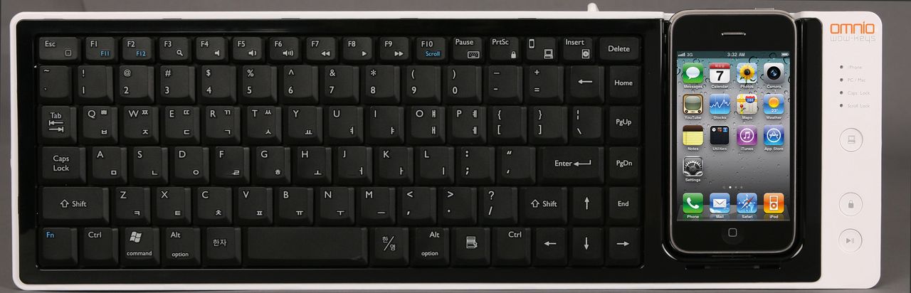 Wow-Keys Keyboard z zamontowanym iPhone'em