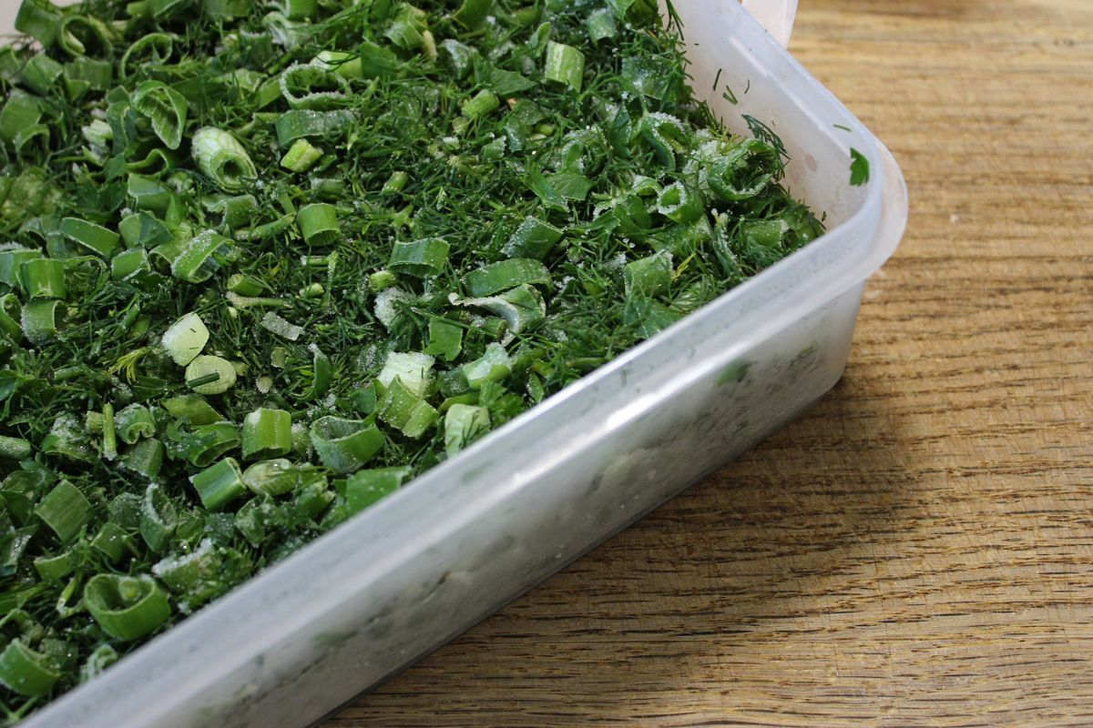 Mrożone zioła zawierały pestycydy, nadchloran i toksyczne alkaloidy