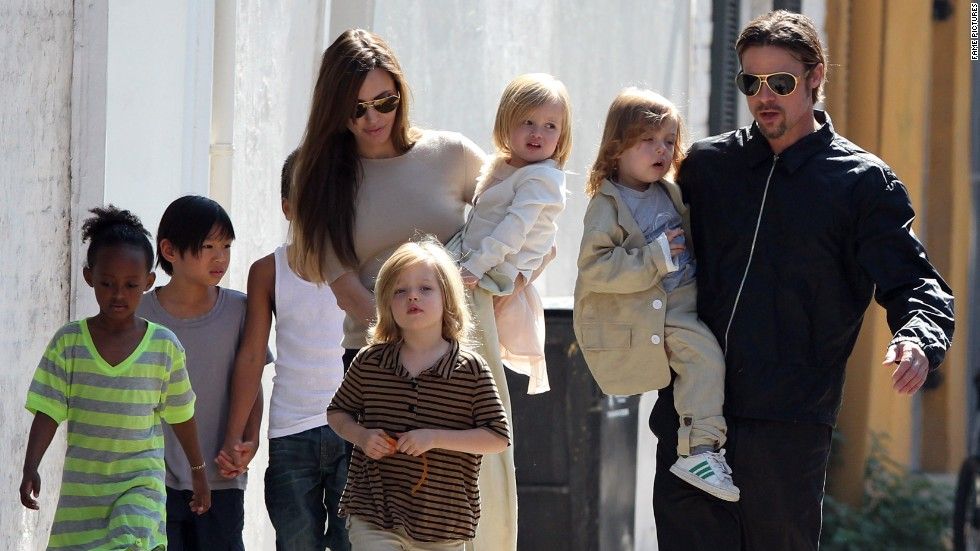Angelina Jolie i Brad Pitt z dziećmi