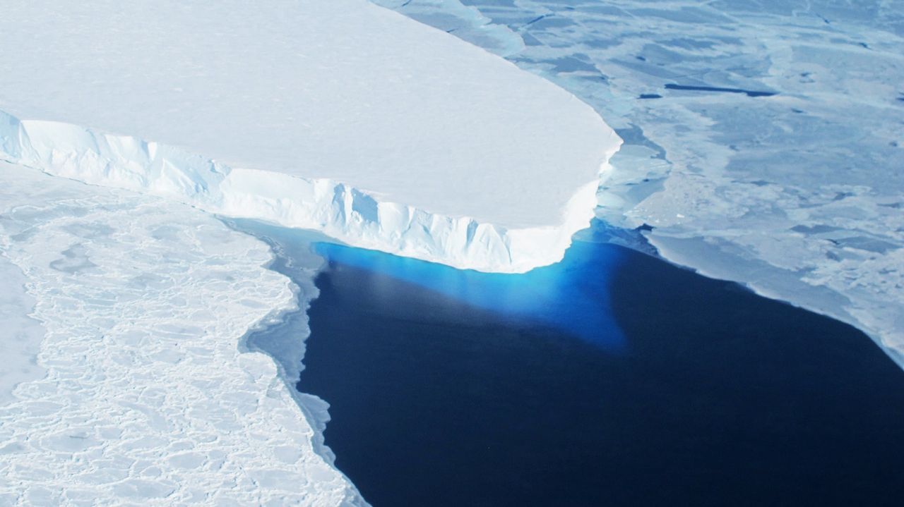 Front of the Thwaites Glacier.