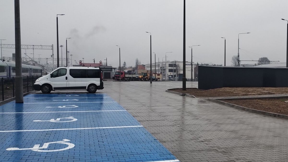 Bezpłatny parking dla kierowców przy stacji PKP Lublin Główny