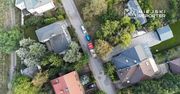 Warszawa: Zwłoki w stanie znacznego rozkładu na terenie posesji w Wawrze. Interwencja straży i policji