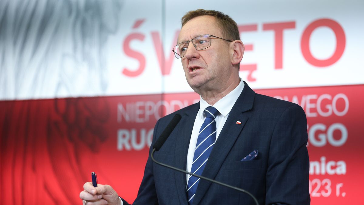 Warszawa, 26.05.2023. Minister rolnictwa i rozwoju wsi Robert Telus podczas konferencji prasowej na temat aktualnej sytuacji w rolnictwie, 26 bm. w siedzibie resortu w Warszawie. (sko) PAP/Rafał Guz