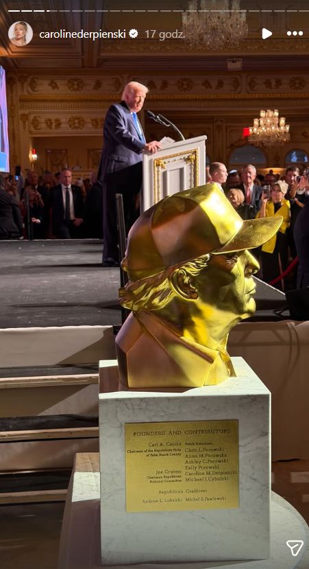 Donald Trump i jego złote popiersie