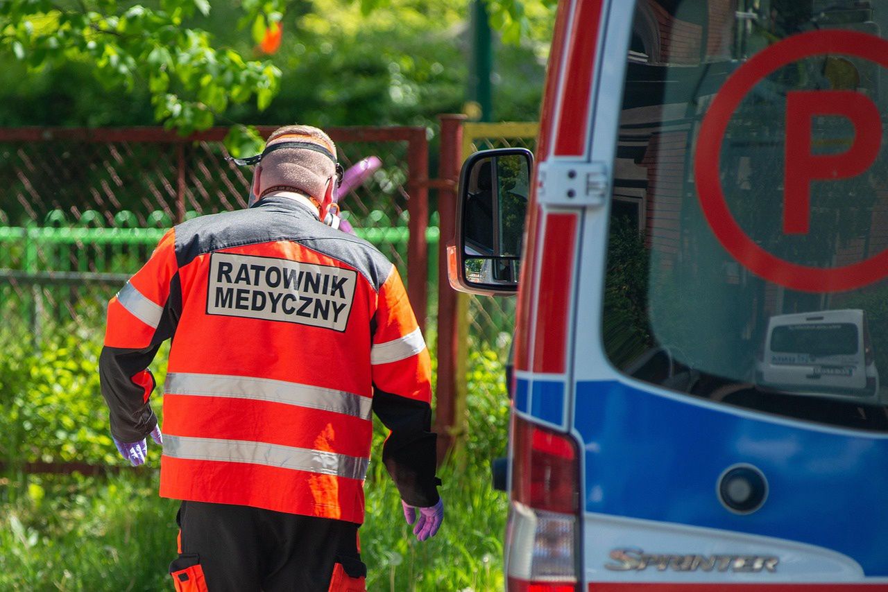 Zaatakowali ratowników medycznych. Zarzuty dla pary z Rembertowa