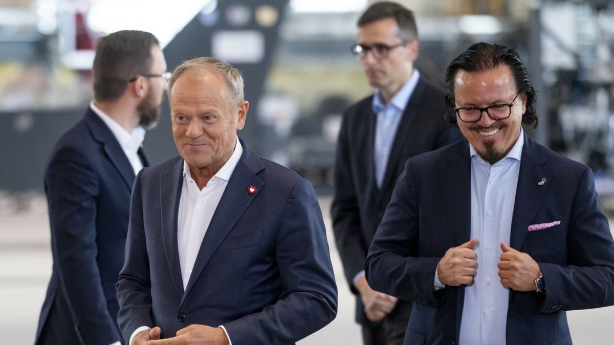 Premier Donald Tusk i minister aktywów państwowych Wojciech B