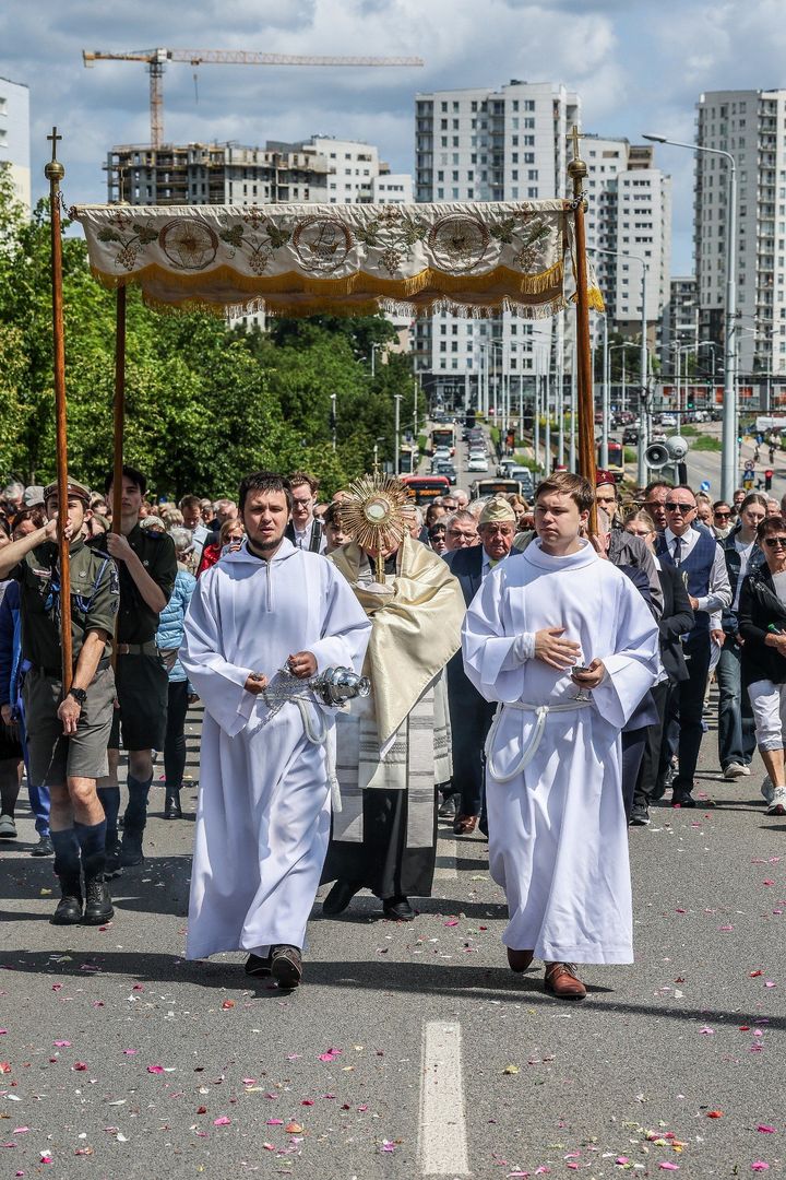 Obchody święta Najświętszego Ciała i Krwi Pańskiej na ulicach Gdańska 19 czerwca 2025 roku.