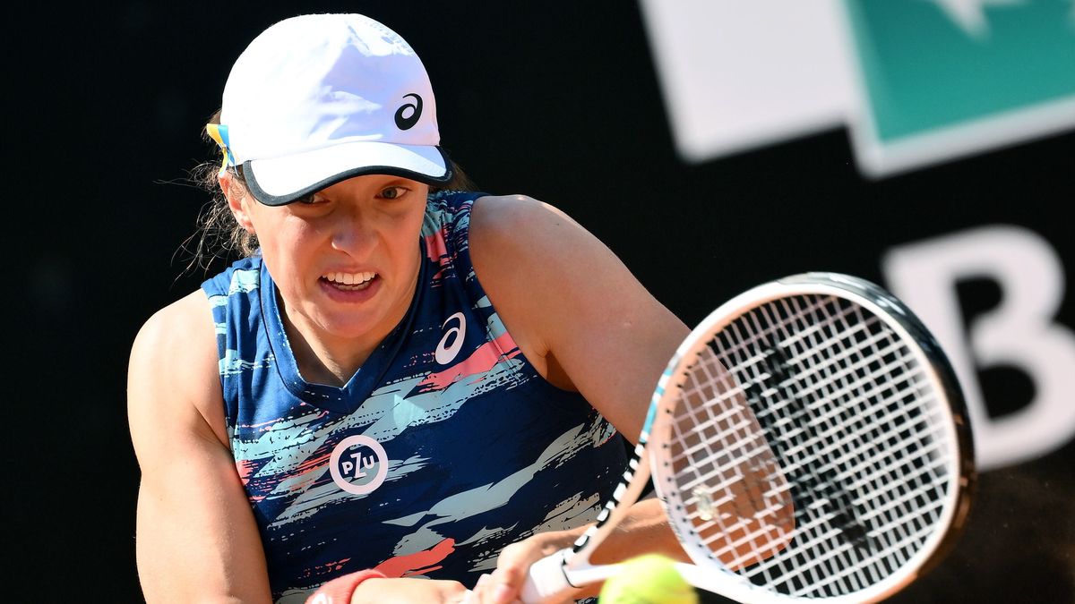 Iga Swiatek of Poland in action during her women's singles second round match against Elena-Gabriela Ruse of Romania at the Italian Open tennis tournament in Rome, Italy, 11 May 2022. EPA/ETTORE FERRARI Dostawca: PAP/EPA.