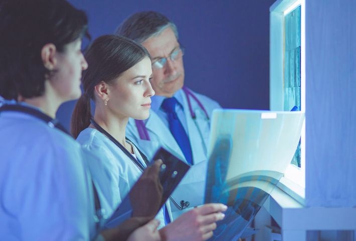 Badanie radiologiczne często wykorzystywane jest w ortopedii i traumatologii. 
