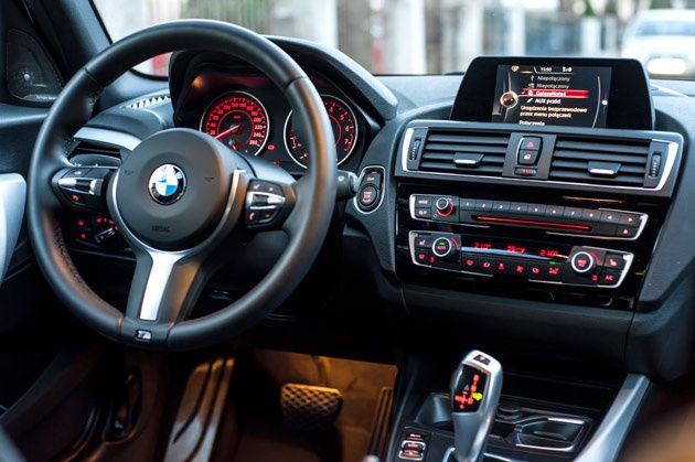 BMW 118i - konsola centralna