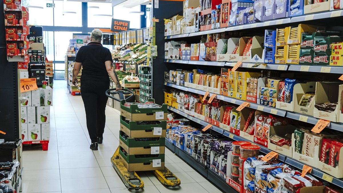 Pracownicy Biedronki otrzymali prezenty na święta.