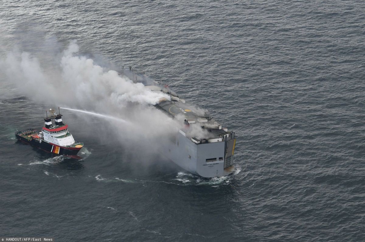 Pożar na statku Fremantle Highway przewożącym samochody
