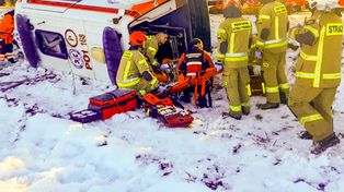 Ludwików: Wypadek karetki pogotowia. Na miejscu LPR i służby ratunkowe