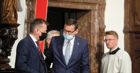 Rząd zmniejszy obostrzenia w kościołach. Ziobro zaapelował do Morawieckiego