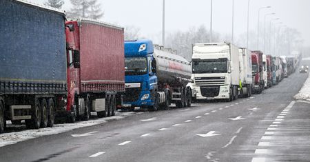 Ukraina podjęła decyzję. Wiadomo, co się stanie z ciężarówkami