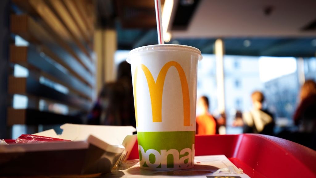 McDonald's wycofa samoobsługowe maszyny do dolewki napojów