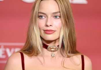 Pokazała paznokcie. Margot Robbie też lansuje najgorętszy trend