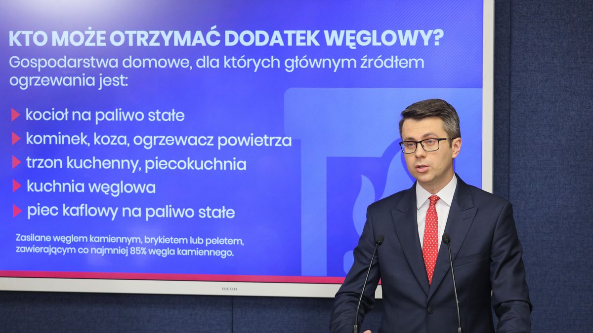 Warszawa, 21.07.2022. Rzecznik rządu Piotr Mueller podczas briefingu prasowego w Centrum Medialnym Sejmu w Warszawie, 21 bm. (jm) PAP/Paweł Supernak