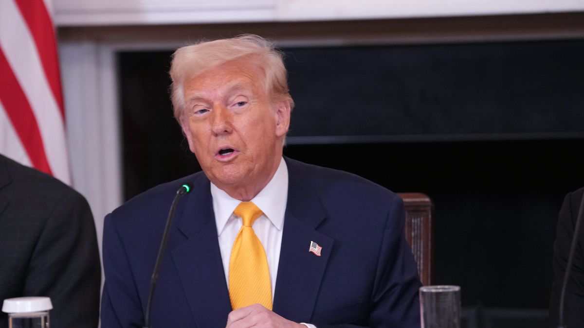 White House hosts crypto summit
epa11947986 United States President Donald J Trump makes remarks at The White House Digital Assets (Crypto) Summit in the State Dining Room of the White House in Washington, DC, USA, 07 March 2025. The White House is hosting cryptocurrency CEOs and investors for its first-ever crypto summit.  EPA/CHRIS KLEPONIS / POOL 
Dostawca: PAP/EPA.
CHRIS KLEPONIS / POOL
jobs, economy, white house