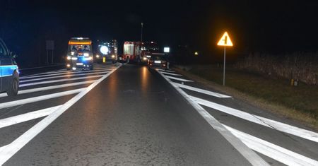 Wypadek w Skołoszowie. Potrącony leżał na drodze. Policjanci nie zareagowali
