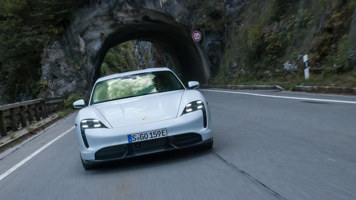 Porsche Taycan Turbo S - aż 49 proc. polskich klientów wybrało topową wersję elektryka z Zuffenhausen