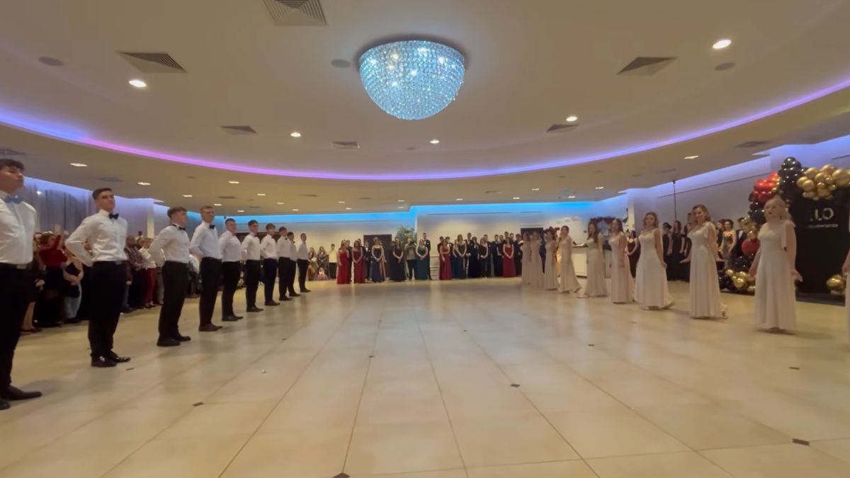 Piękny walc licealistów z Sandomierza