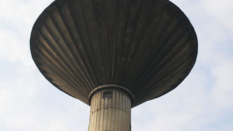 Wrocław. Futurystyczny grzybek, czyli dawna wieża ciśnień na terenie Hutmenu, stanie się zabytkiem