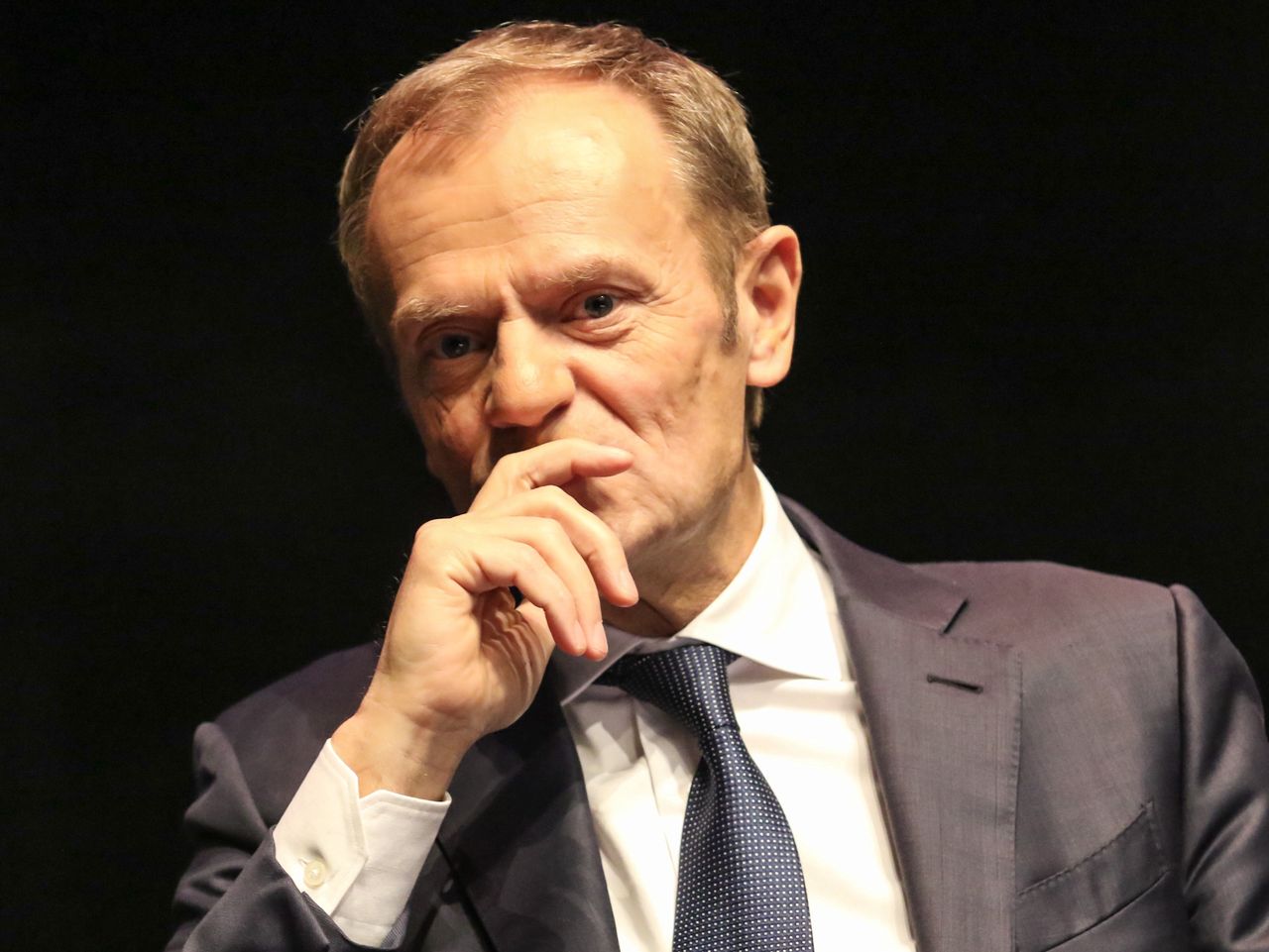 Koronawirus. Polska. Donald Tusk skrytykował rząd PiS. "Serbia dała dwanaście razy więcej"