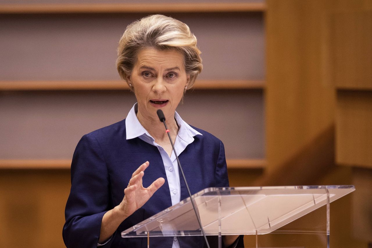 Szczepionka przeciw COVID-19. Ursula Von der Leyen: kupiliśmy więcej dawek niż potrzeba