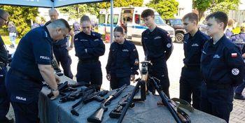 Młodzież z Kamiennej Góry szkoliła się z policjantami w Legnicy