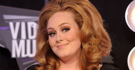 Chuda jak przecinek Adele pozuje w koszulce z logo reprezentacji po PORAŻCE Anglii w finale Euro 2020 (FOTO)
