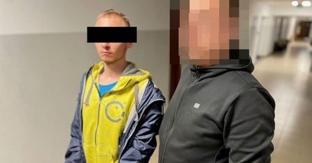 Zaatakował starszą kobietę metalowym prętem. 74-latka wcześniej miała zwrócić mu uwagę, gdy ten roznosił ulotki