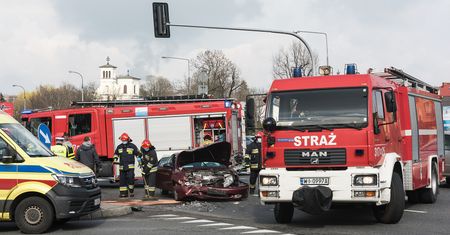 Koszmarny wypadek w Łodzi. Mężczyzna zmiażdżony przez dwa pojazdy